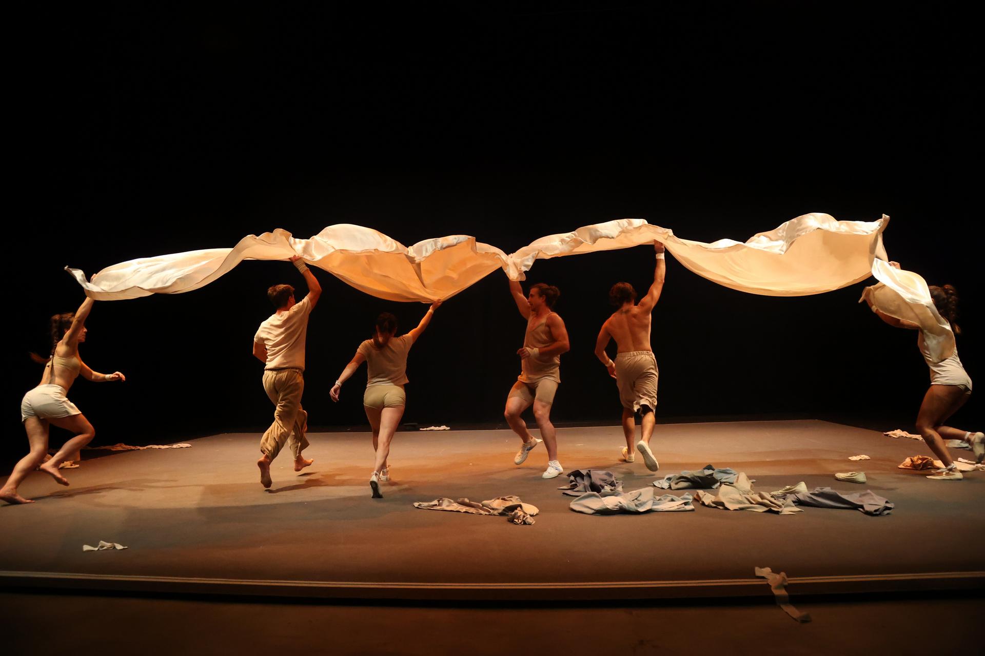 Espectaculo desprovisto 69